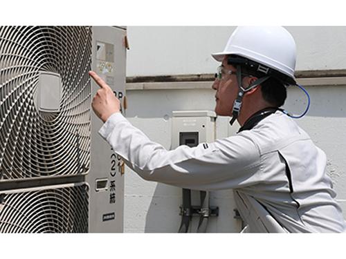 屋外現場で担当者と本社をつなぐことができる